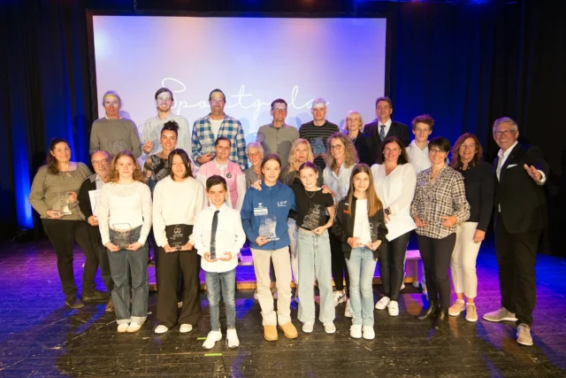 Sportgala 2025 im Stadttheater Wunstorf am 26.04.2025. Ein Nachmittag voller Energie 🔋, Showacts 💃 und Emotionen ❤️! Stimmungsvolle Veranstaltung für die herausragenden Sportlerinnen und Sportler, die für ihre Erfolge 2024 geehrt wurden 📜🏆 Die Ehrungen übernahmen die Erste Stadträtin Wiebke Nickel und Bürgermeister Carsten Piellusch mit dem treffenden Kommentar „Wunstorf ist Sportstadt!“ Das abwechslungsreiche Showprogramm moderierte Tobias Rademacher. U.a. mit @carstenpiellusch @aquestoevents @ceciliahandstand @mareikekochartistik @ericseegr @inspiredbyue @stadtwunstorf @wunstorfevents